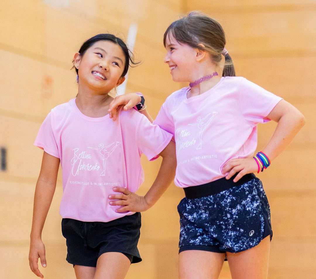 Du betrachtest gerade Intensive Trainingstage beim Inline-Artistic Leistungscamp für ambitionierte Eiskunstläuferinnen (+ Film)